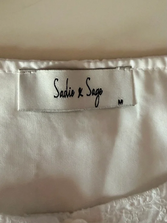 NWOT eyelet top size M - Picture 7 of 7